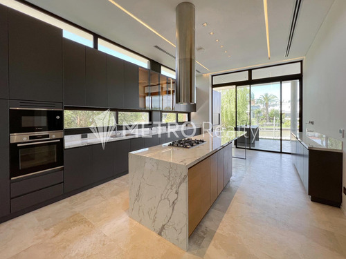 Casa En Venta Con 4 Suites Y Amarra En El Yacht, Nordelta