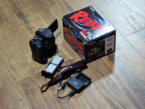 Canon Rebel T31 Corpo + Vertical Grip Duplo