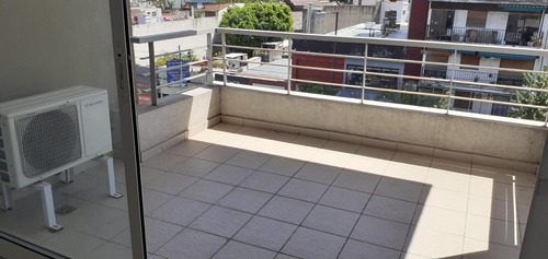 Imagen 1 de 8 de Monoambiente Al Frente Con Balcón Terraza