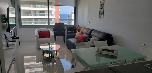 Moderno Apartamento Con Preciosa Terraza Y Vista Despejada En Edificio Con Todos Los Servicios. 