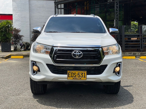 Imagen 3 de 24 de Toyota Hilux 2.4 Td Mt 4x4