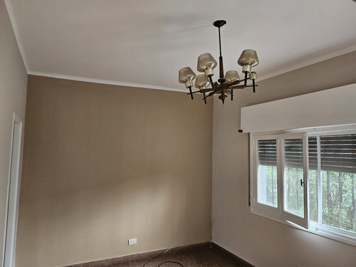 Solo Venta. Casa 4 Ambientes Con Quincho Y Parque