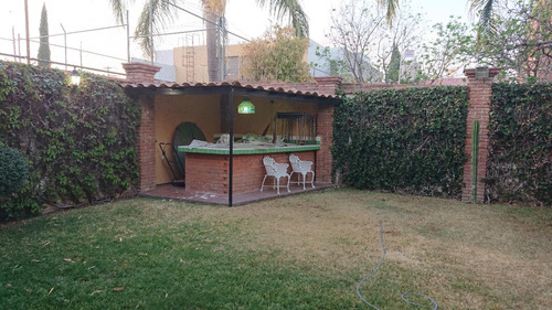 En Venta Casa De 3 Recámaras, 3 Cocheras, 2 1/2 Baños, Amplio Jardin Con Asador Techado, Cuarto De Lavado En La Concepción Ii
