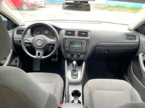 Imagen 21 de 25 de Volkswagen Nuevo Jetta Trendline 2013