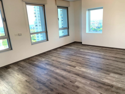 Imagen 3 de 6 de Mulieris Piso Alto Torre 1 - Reciclado A Nuevo
