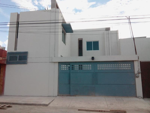 Casa En Venta En Nueva Chapultepec, Morelia, Michoacán De Ocampo C.p. 58280