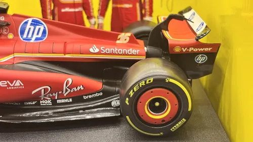 Miniatura Ferrari F-1 SF24 2024 Charles Leclerc 1:18 Bburago