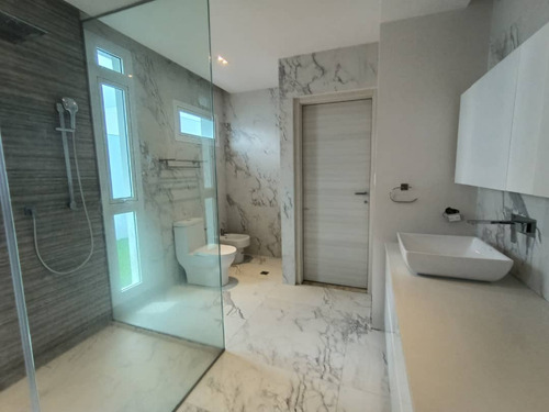 Casa A Estrenar, Urbanización Guaparo (soc-014) Luz Coelho