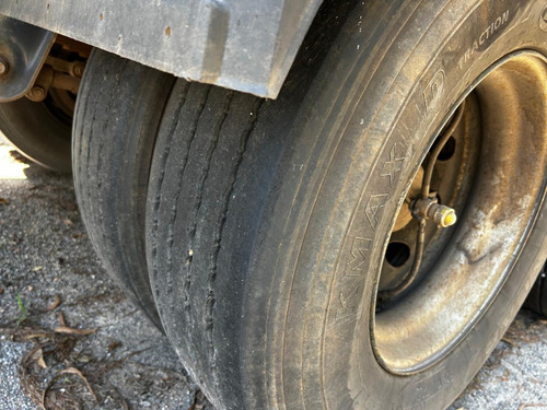 Bi-caçamba Randon Bi-trem Basculante Com Pneus