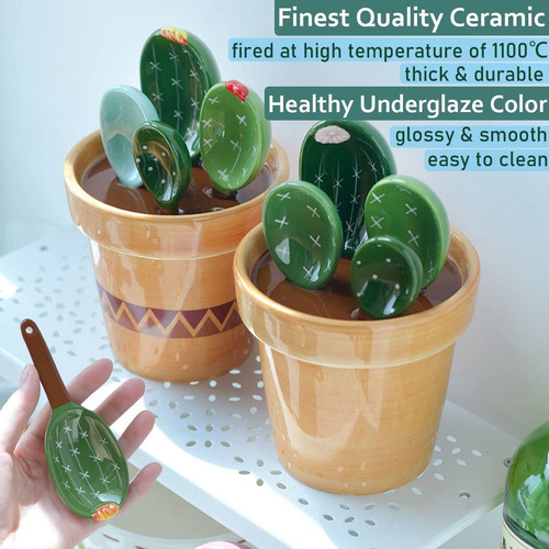 Cucharas De Medición De Cactus Colocados En Tazas De Y De De