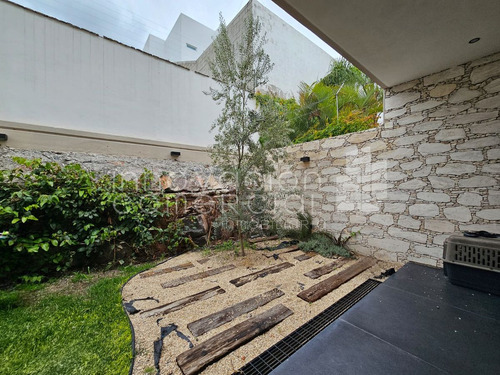 Casa En Venta En Misión San Jerónimo Con Acabados De Lujo