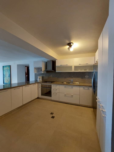 Imagen 2 de 13 de En Venta Apartamento Morro Karacola