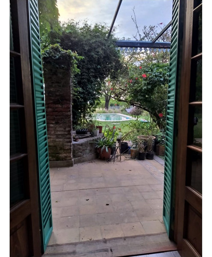 Esplendida Casa Con Amplio Jardín, Mas Casa De Invitados. Con Pileta. Barrio Quinto Cuartel
