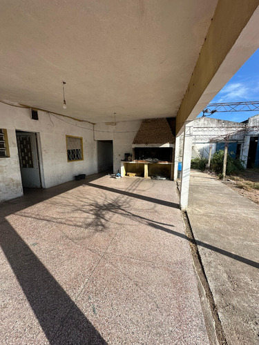 Campo En Ruta 33, Bodega En Funcionamiento.