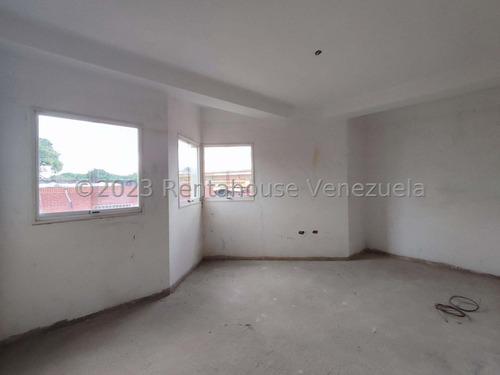 Amplio Y Comodo Apartamento En Obra Gris Para Ser Diseñado A Su Gusto, Edif. 24-8103 Irrr