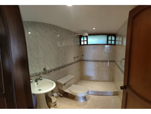 Vendo Lote Con Chalet Y 9 Caballerizas