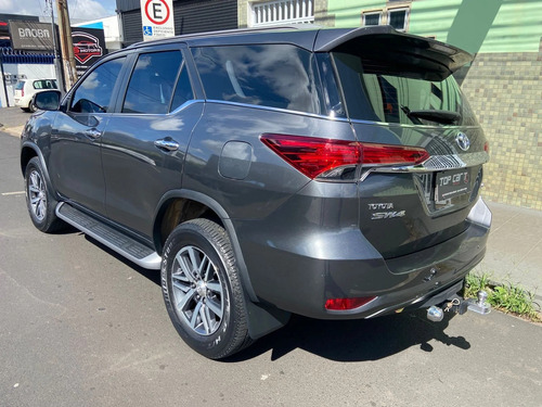 Toyota Hilux SW4 2.8 SRX 4X4 7 LUGARES 16V TURBO INTERCOOLER DIESEL 4P AUTOMÁTICO