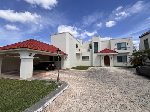 Casa En Venta En Merida, Privada Montebello, Agosto 2024.