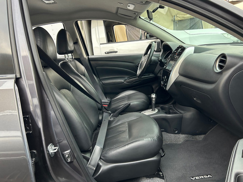 Nissan Versa 1.6 Exclusive Navi At