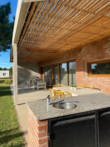 Casa En Venta - 5 Ambientes - La Herradura Pinamar