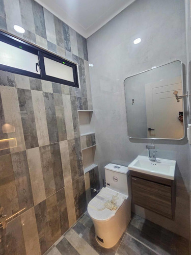 Exclusiva Casa Ubicada En El Residencial Los Lirios, La Roma