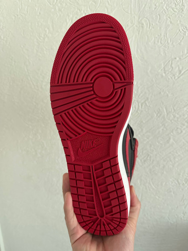 Tenis Nike Jordan 1 Bred (Usado)
