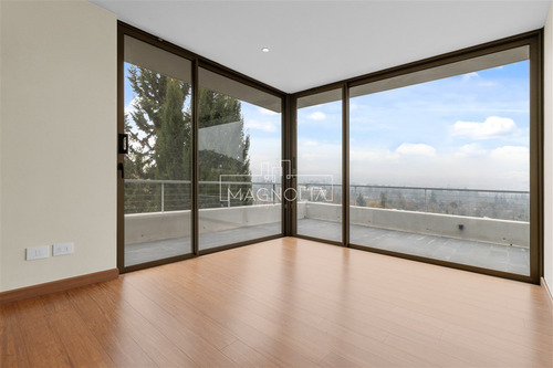 Casa En Arriendo De 7 Dorm. En Lo Barnechea