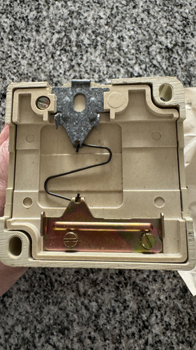 Interruptor Simmens 5sv2 070 Palanca Color Blanco Antiguo