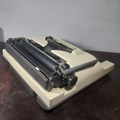 Imagem 6 de 7 de Máquina De Escrever Funcionando Antiga Remington Ipanema