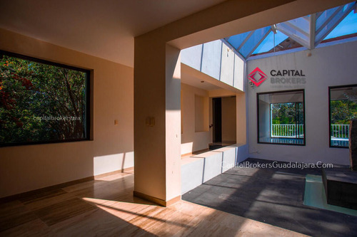 Casa De Lujo En Renta En Colinas De San Javier Con Alberca