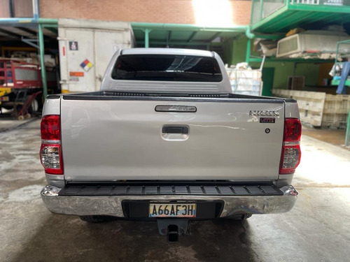 Imagen 4 de 16 de Toyota Hilux 2.7 Sincronica 4x4