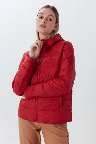 Campera Ultra Light Liviana Corta Roja Mujer Desiderata