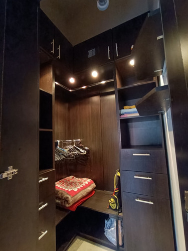Leandro Araque Inzitu Realtors Vende Townhouse Amoblado En Residencias Mucubají Naguanagua Urb. Guayabal