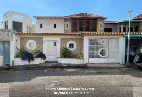 Imagen 3 de 10 de Casa Con Piscina En Pueblo Nuevo