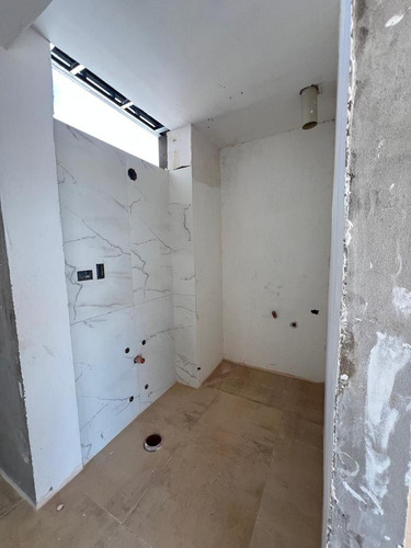 Venta Dos Ambientes, 55m2, Cochera, Lanús.