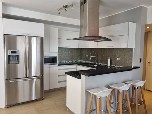 Venta De Moderno Apto En Calle Arismendi De Lecheria