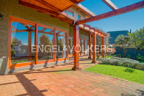Acogedora Casa Estilo Colonial