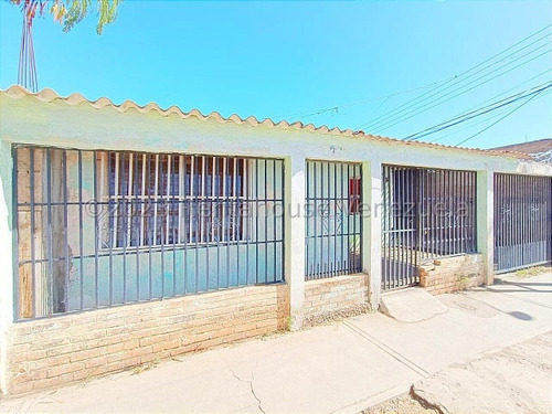 Casa En Venta 2 Niveles Urbanización La Velita En Coro (r.h.)