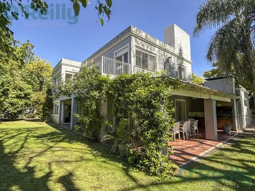 Casa En Venta En Inmejorable Zona Con Un Gran Lote Con 5 Dormitorios En San Isidro.