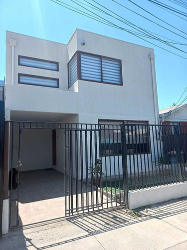 Hermosa Casa En Sector De Simon Bolivar Con Las Torres