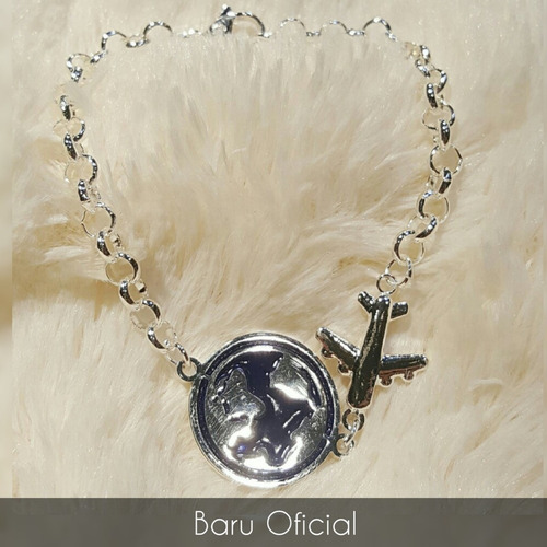 Imagen 3 de 6 de Pulsera Regulable De Acero Blanco Con Dije Avión Más Mundo