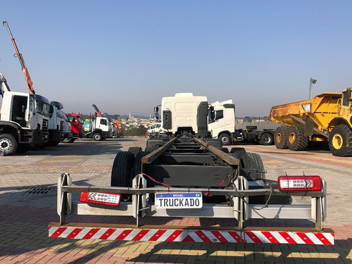 Imagem 3 de 15 de Volvo Vm 330 I-shift 8x2 2017 No Chassi=3131,260,31390,2730