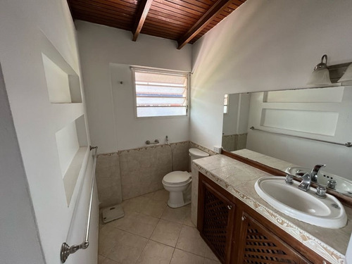 Imagen 21 de 30 de Se Vende Casa Actualizada 500 M2 5h/7b/3p La Boyera