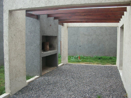 Villa Allende Centro En Housing , Alquiler 2 Dormitorios. Asador. Gas Natural