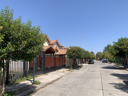 Inversión!! Casa En Sector Tranquilo En Linderos