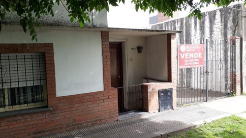 Imagen 1 de 4 de Venta Casa De Dos Dormitorios En La Plata