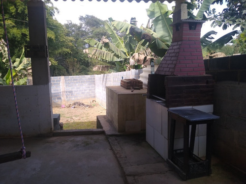 Imagem 5 de 14 de Casa 3 Dorms Com Garagem / Ótima Localização/ Toda Murada