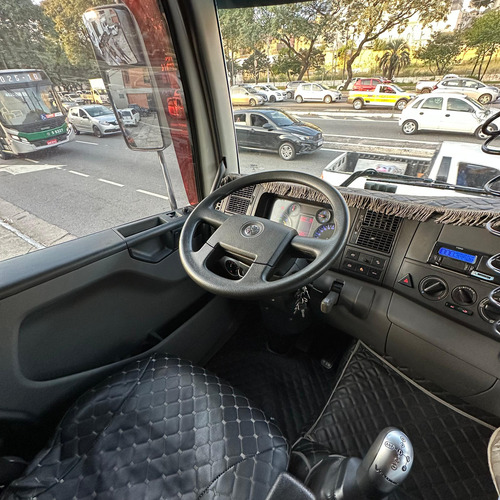 Vw 30 330 Ano 2023 Baú Gancheira 8x2 Leito Financia Até 100%