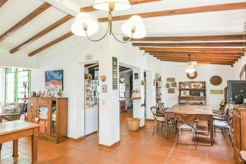 Casa De 4 Dormitorios En Venta - Reciclada - Alberdi
