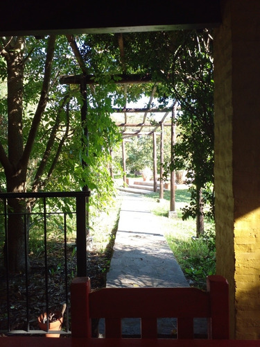 Casa Con Quincho Cerrado Y Pileta